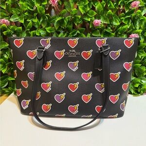 NWT Coach Gallery Tote Heart Bolt Black Leather Bag